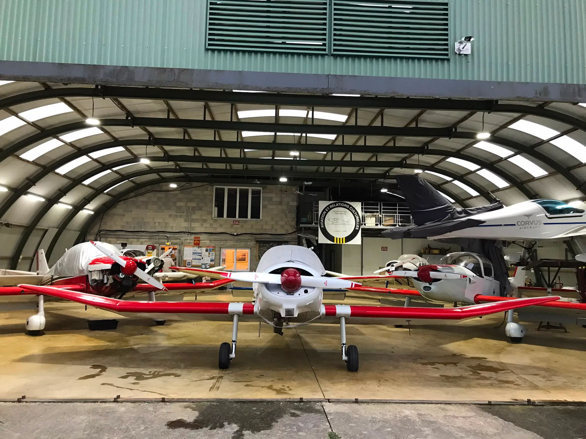 Éclairage connecté du hangar de l’aérodrome de Chavenay par APH ELEC